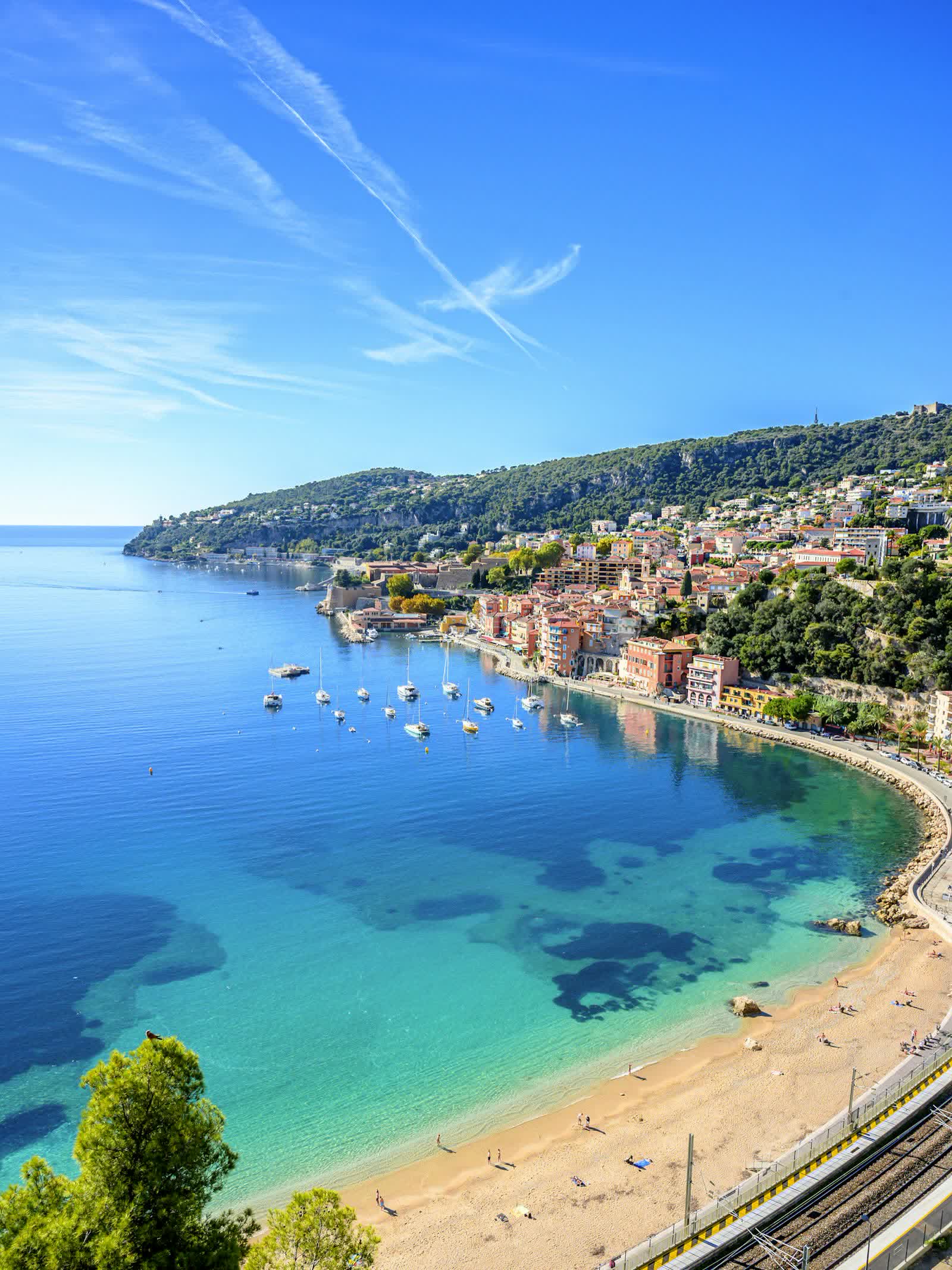 The French Riviera, a turquoise Mediterranean bay